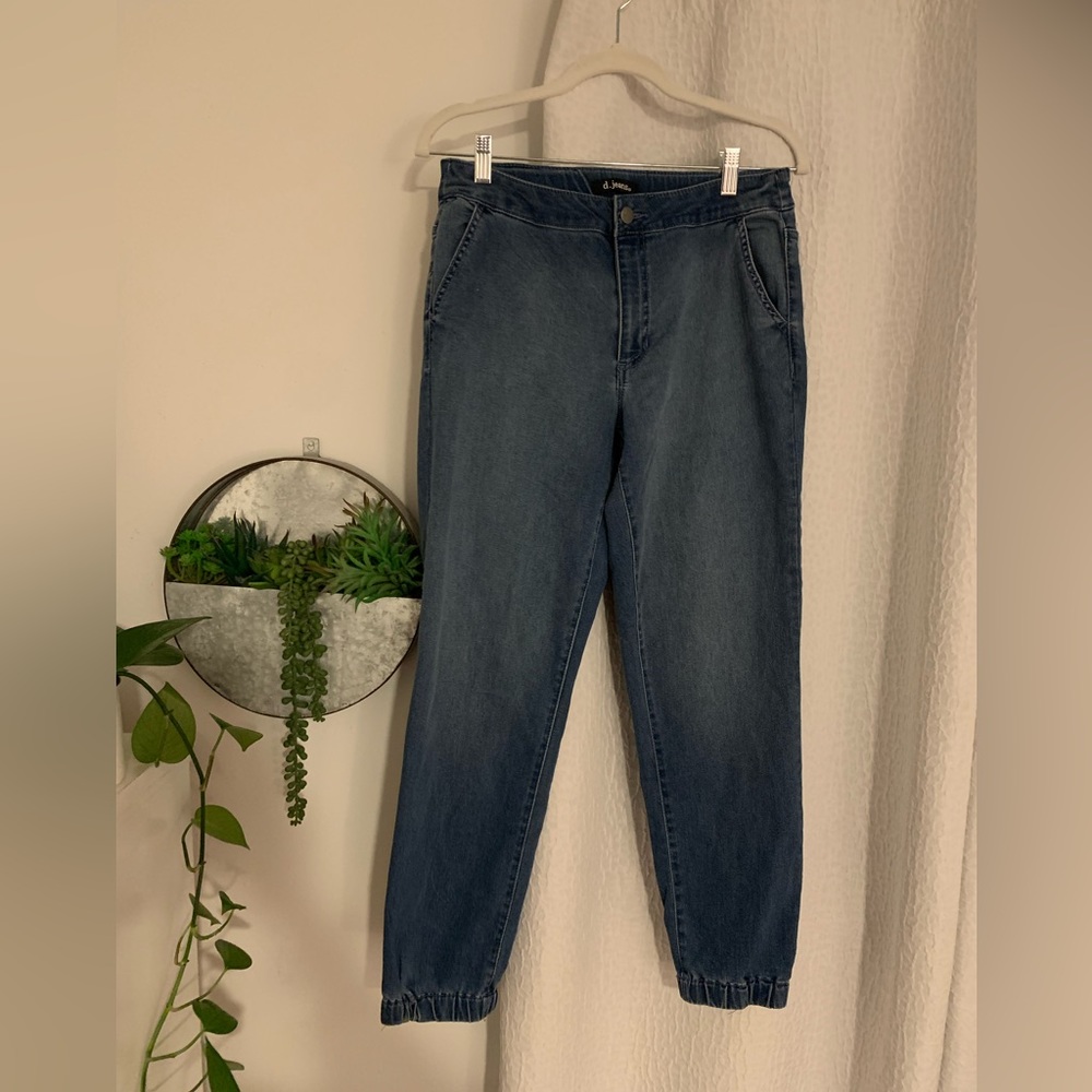 d. Jean The Weekender Jogger Size 4